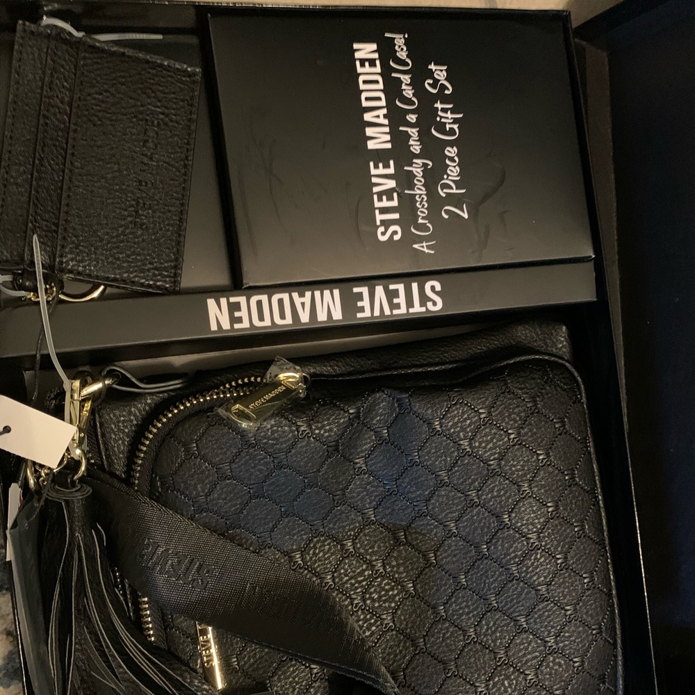 Steve Madden crossbody with card